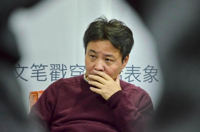 余华提出了新名词：精神离职，就是你在做这份工作的业余，可以学习积累其它的技能。