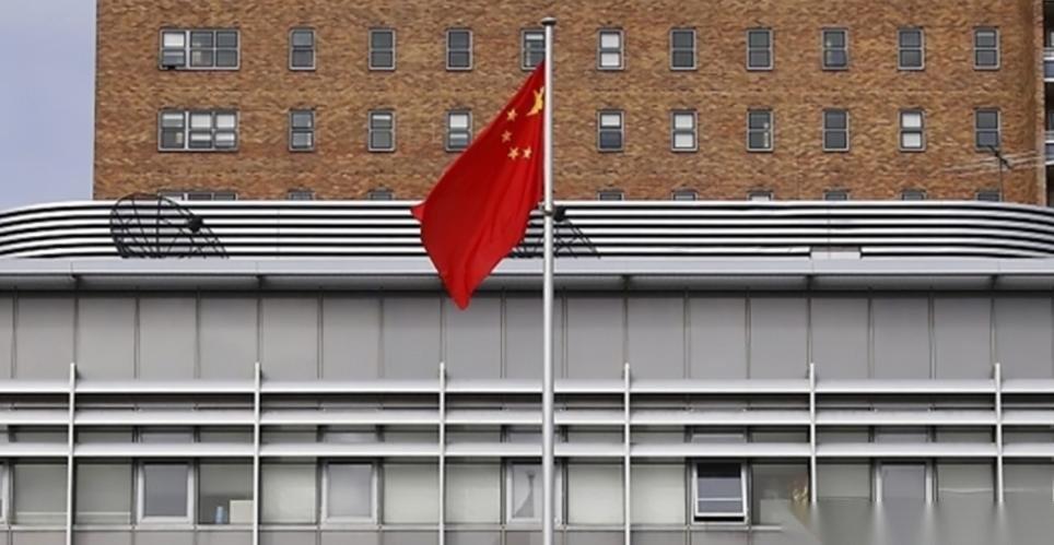 日本太可恶了！北京时间4月16日晚，中国驻日本大使馆用中日文双语严正表态：“施泳