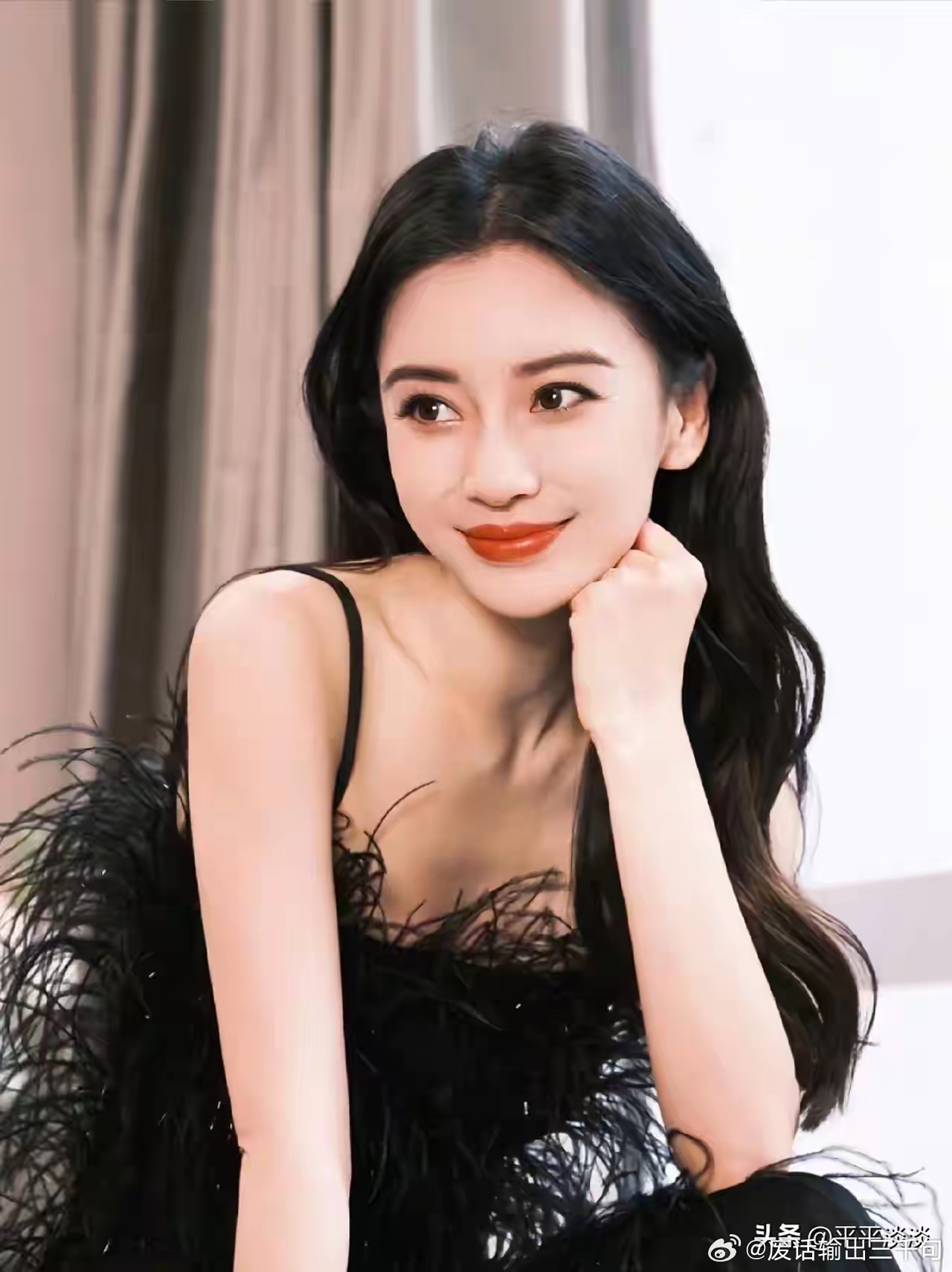 黄晓明晒和小海绵骑自行车的照片，估计叶珂又要生气了，同样是他的孩子，怎么不晒女儿