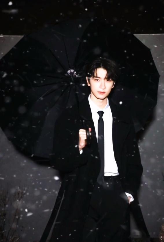 林一最新营业视频，一键梦回飘雪变装了好帅啊！！ 