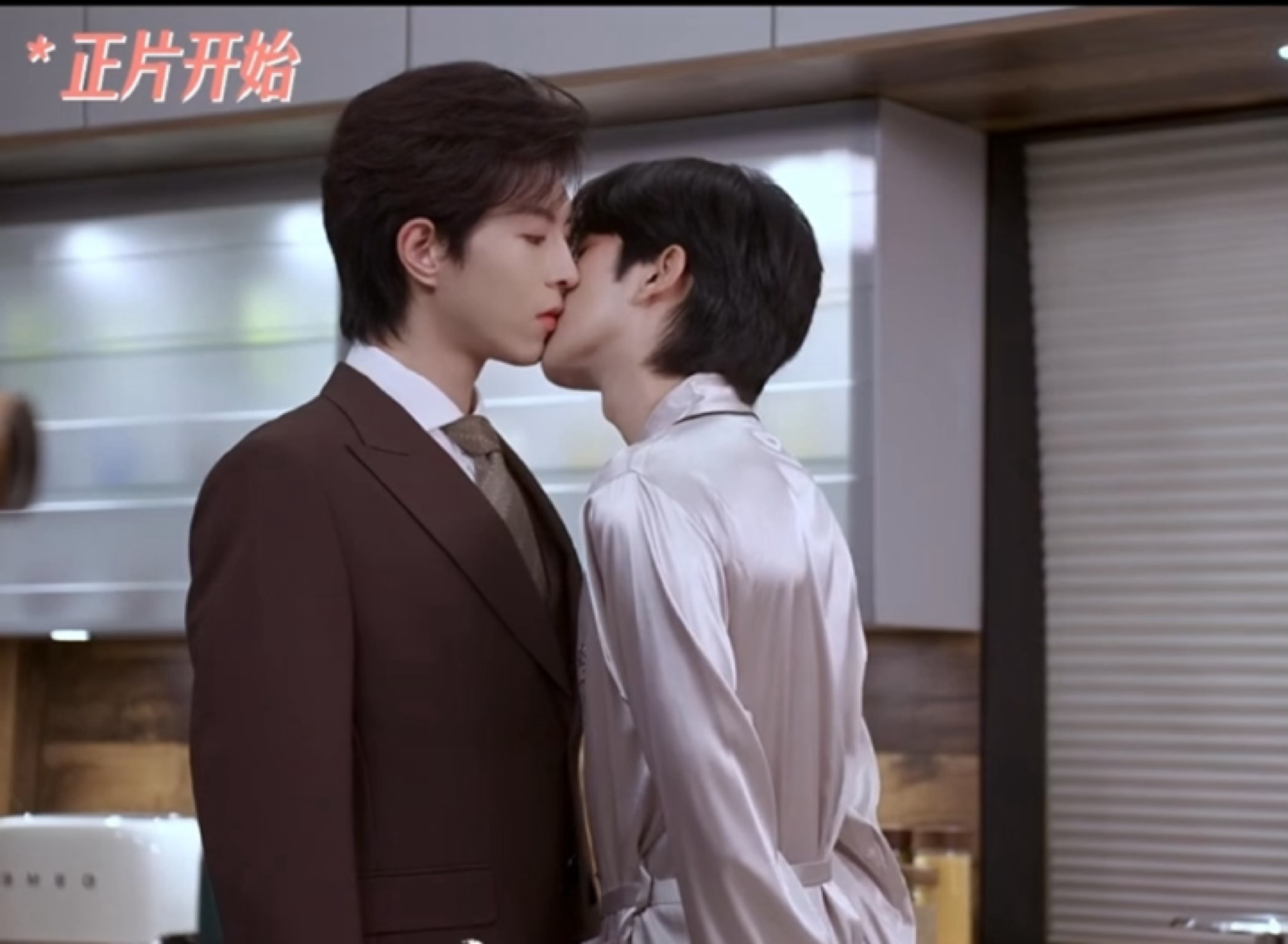 玩手手 
