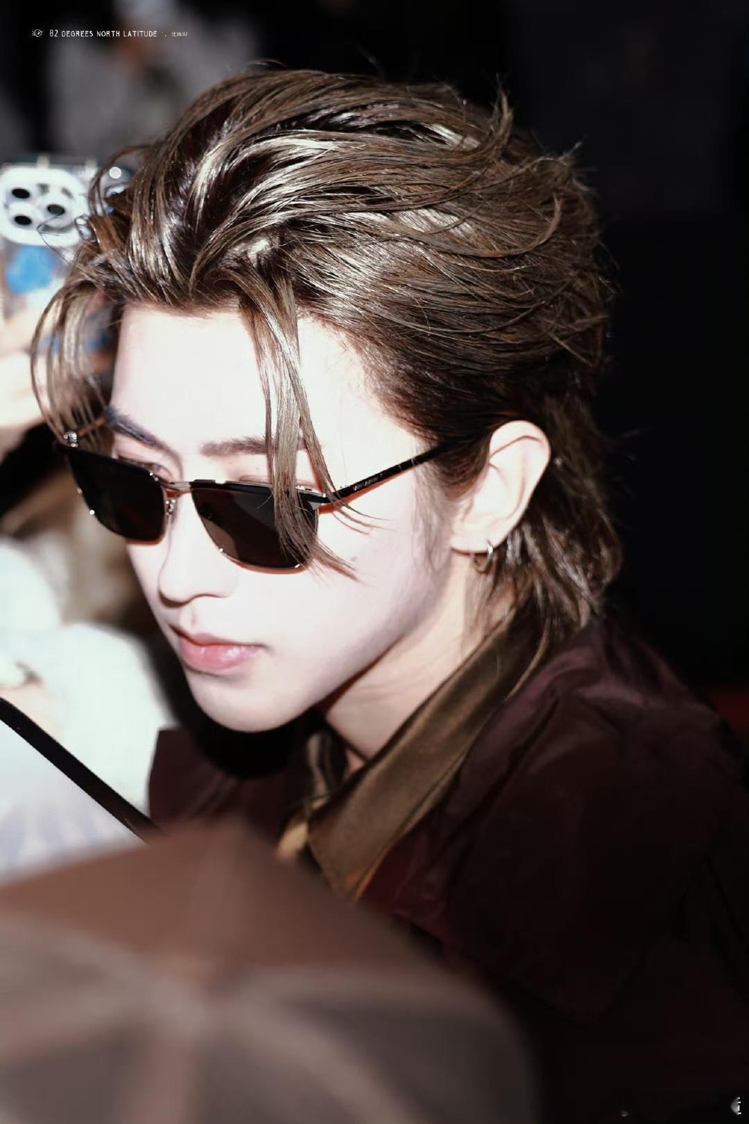 蔡徐坤作为唯一面孔亮相超季，含金量超足！这不仅是对他时尚表现力的肯定，更预示着他