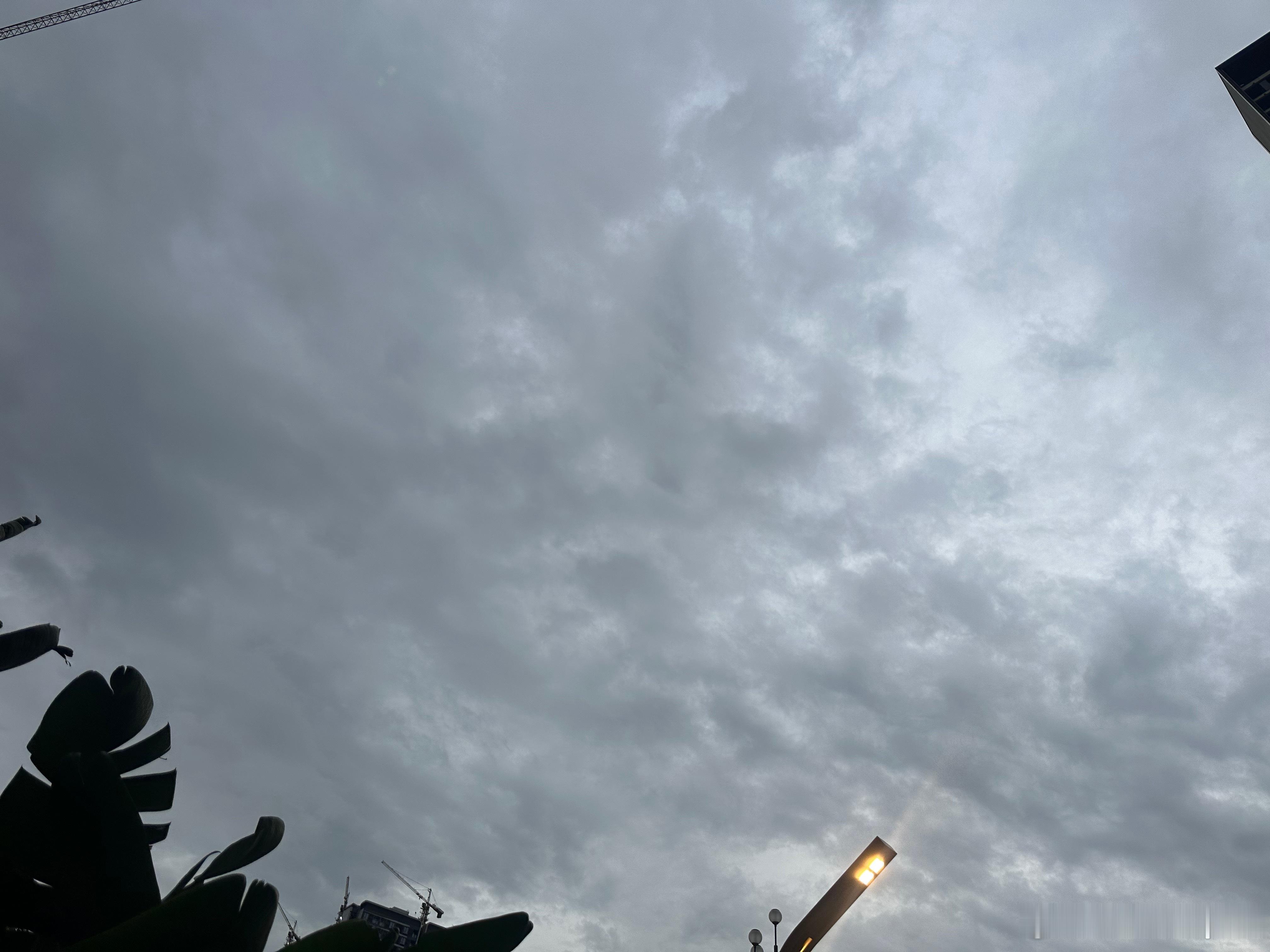 整天下雨，整天下雨☔️，这天真的挺让人讨厌的… 