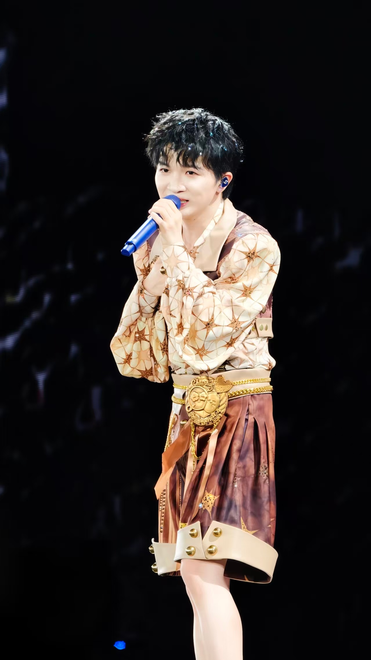 周深周深郑州演唱会 好白哟