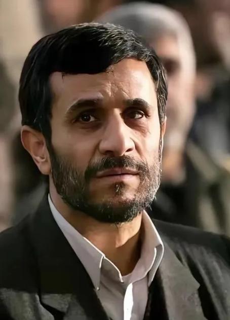 伊朗传来新消息
 
4月1日凌晨，伊朗总统佩泽希齐扬突然放话，说伊朗愿意结束跟美