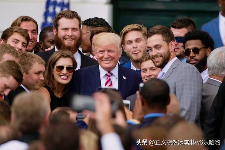 特朗普提议给美式橄榄球改名，这事儿还真挺符合他的风格。之前他就逼着美国橄榄球队改