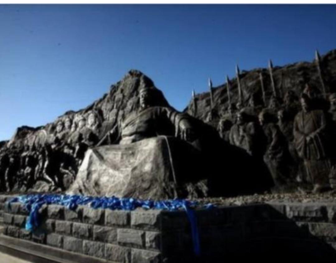 忽必烈，这位蒙古帝国的传奇人物，以其卓越的军事才能和政治智慧，最终登上了大汗宝座