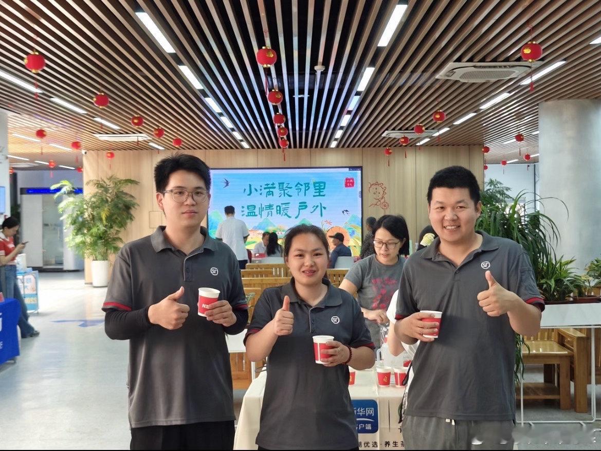 小满聚邻里台州温情暖户外 小满未满，关爱已满！椒江城隍浦社区公益集市火热开市。健