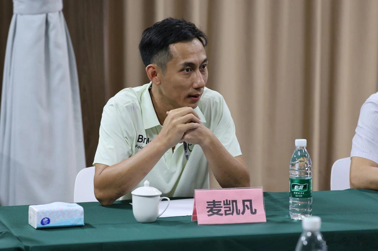 在广州市体育局、市足协领导一行莅临星桥足球公园及广州蒲公英足球俱乐部调研指导活动