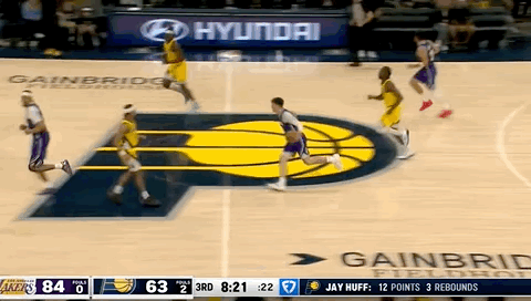 步行者暂停，湖人领先23分！ 海斯吃饼，要吃吐了....湖人vs步行者