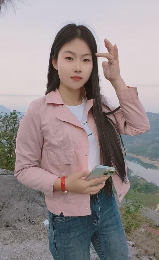 平时看着挺好的一个人，背地里不知道干啥呢，真是人前一套背后一套的。别太把自己当回