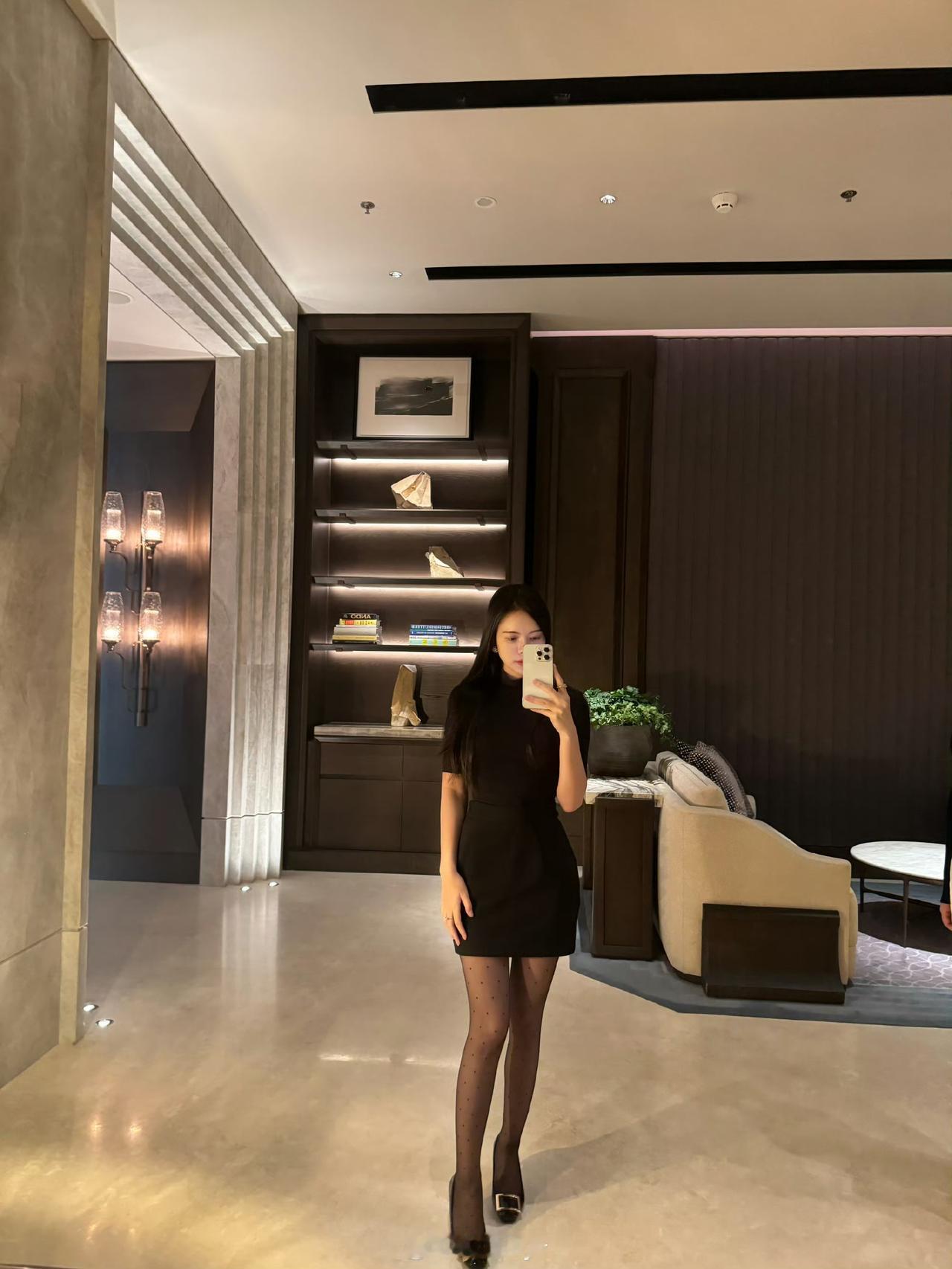 是谁要加班呀  ​​​