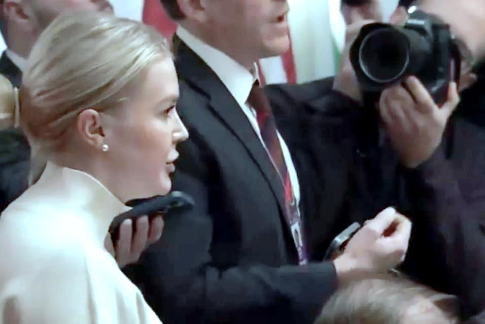 白宫新闻秘书卡罗琳·莱维特真是特朗普片刻都离不开的左膀右臂。11月7日，匈牙利欧