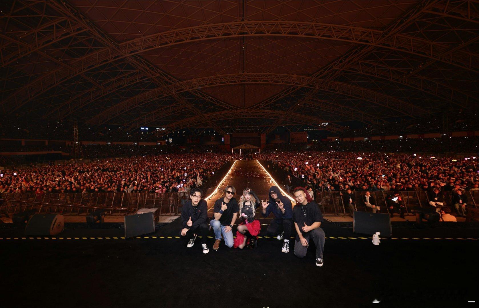 黄霄雲全开麦有效拼盘黄霄雲有效拼盘的含金量隔着宿舍都能听到她的歌声，3D环绕音质