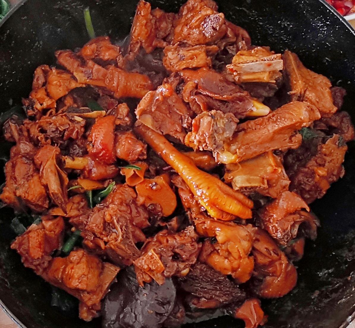 #美食#排骨烧土鸡         喜欢做菜，一大早去菜场逛逛，土鸡必须是活的，