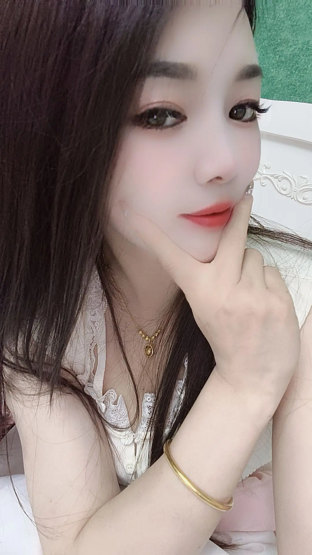 又是一夜未眠，好久不见你消息，她们说你消失了……