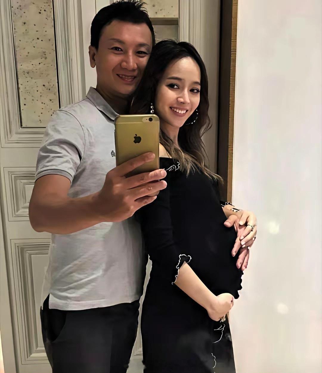 侯佩岑应该不会后悔离开周杰伦，她现在好像挺幸福的。 ​​​