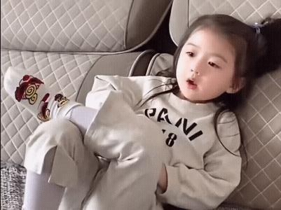 童年真好，那眼神简直绝了，悠闲自在、无忧无虑，这也是我向往的生活……