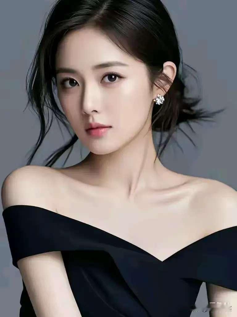 优雅黑裙，气质女神，闪耀耳环，魅力无限🍀🌺🍎