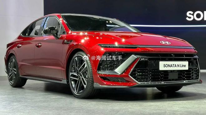 汽车形象设计不做改变，保持老款外形生产一二十年，只做动力系统与配置的升级，这样的