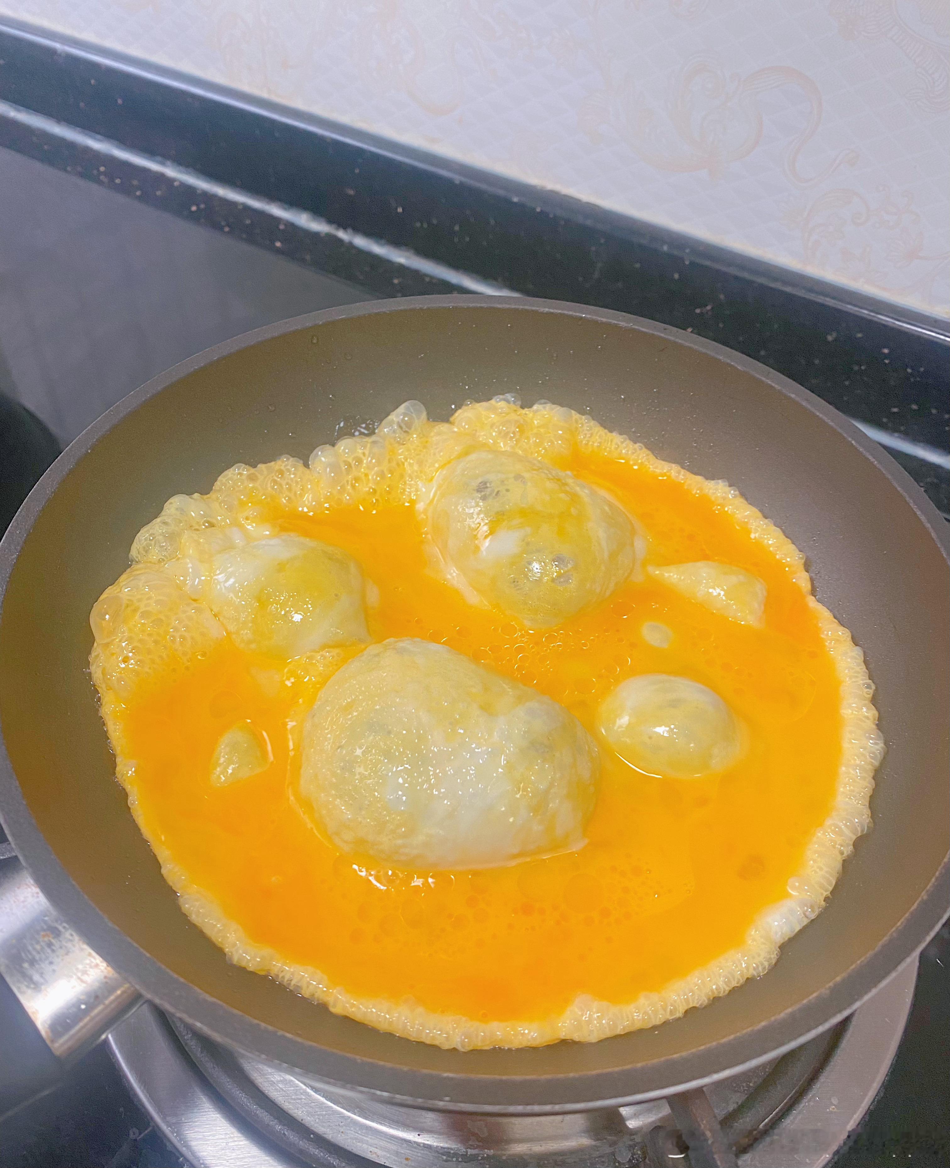 猫宁，两个橄榄油全蛋🍳#早餐# ​​​