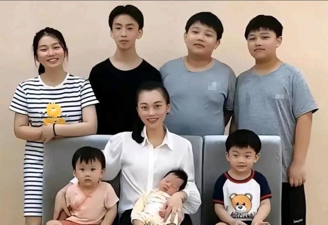 2006年，一个打工妹嫁给北大的高材生后，就给丈夫使劲生孩子，连续要了7个孩子，