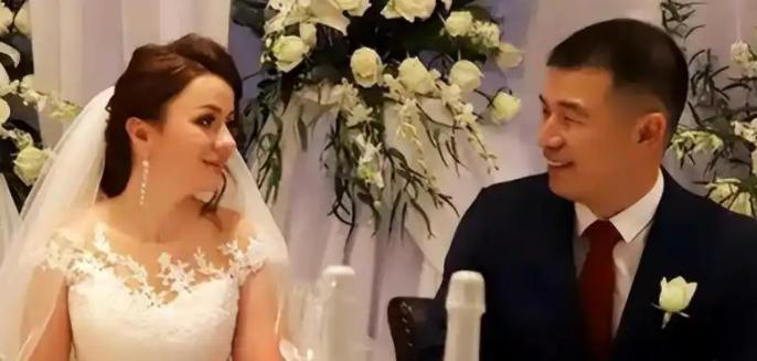 中俄通婚一年3万多对，中国男人婚后傻眼！体味重毛多胖得快，为了面子娶个洋媳妇，结