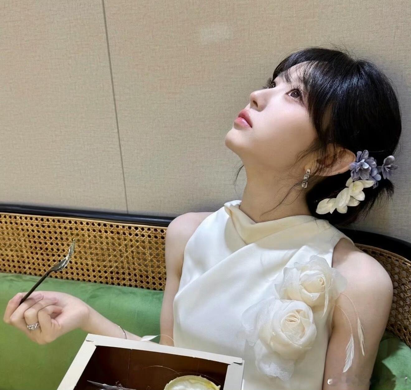 田曦薇：想跑路可以直说其实看到这个词条的时候心里咯噔了一下我以为她训粉呢 没想到