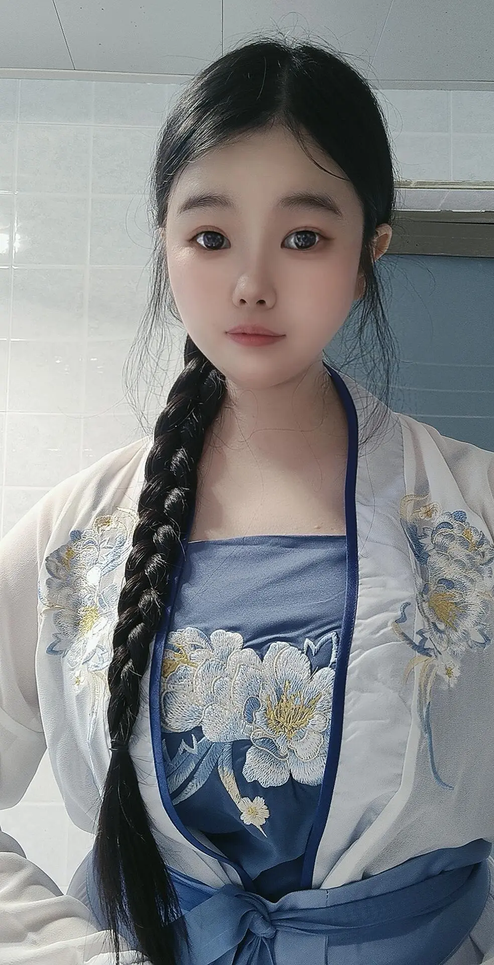 原来真的没有谁会一直陪着谁。后来才懂，一个人的坚强，才是终身的铠甲。