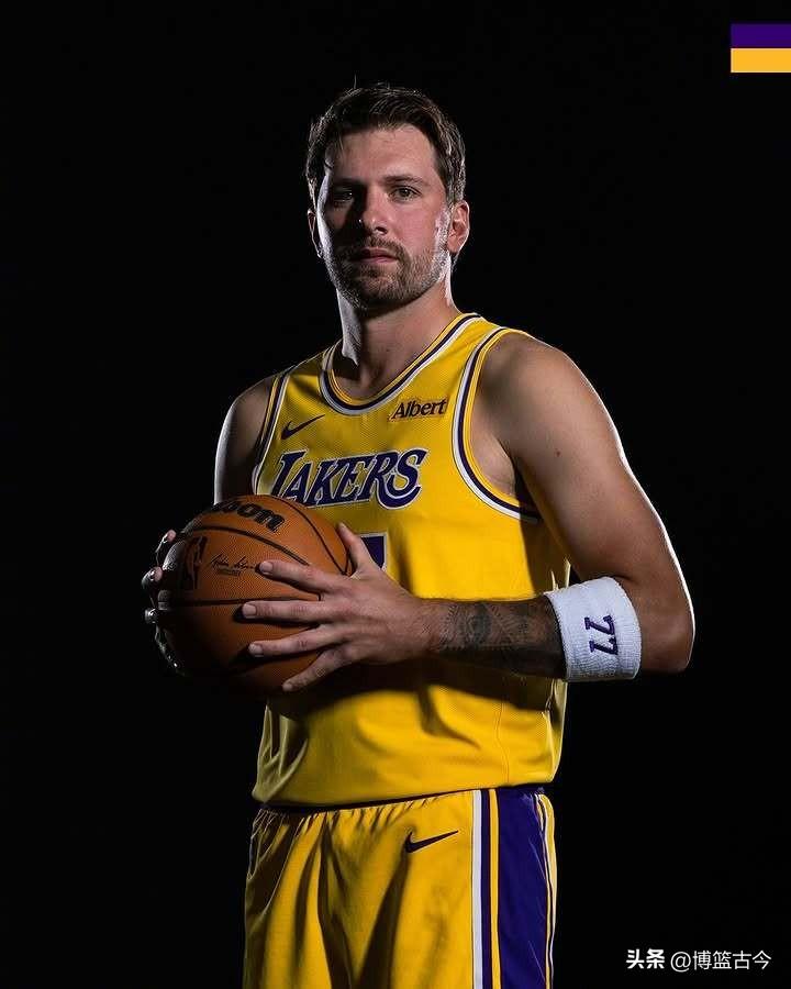 NBA新赛季30支球队巡礼【西部·太平洋赛区】
金州勇士 库里38岁了，巴特勒和