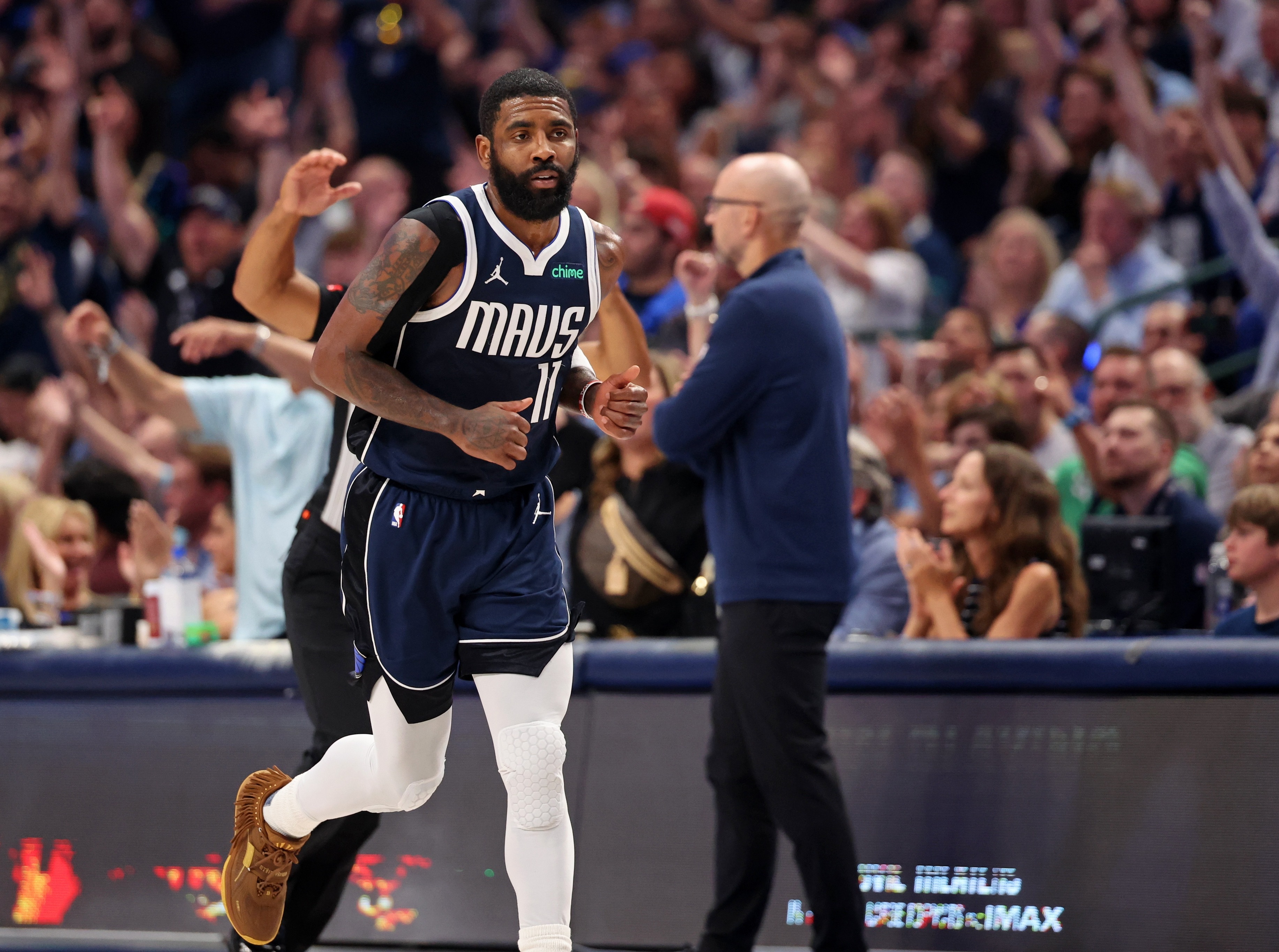 基德￼今日接受媒体采访时，谈到欧文￼在关键时刻的影响力。“欧文深谙进攻端的打法，