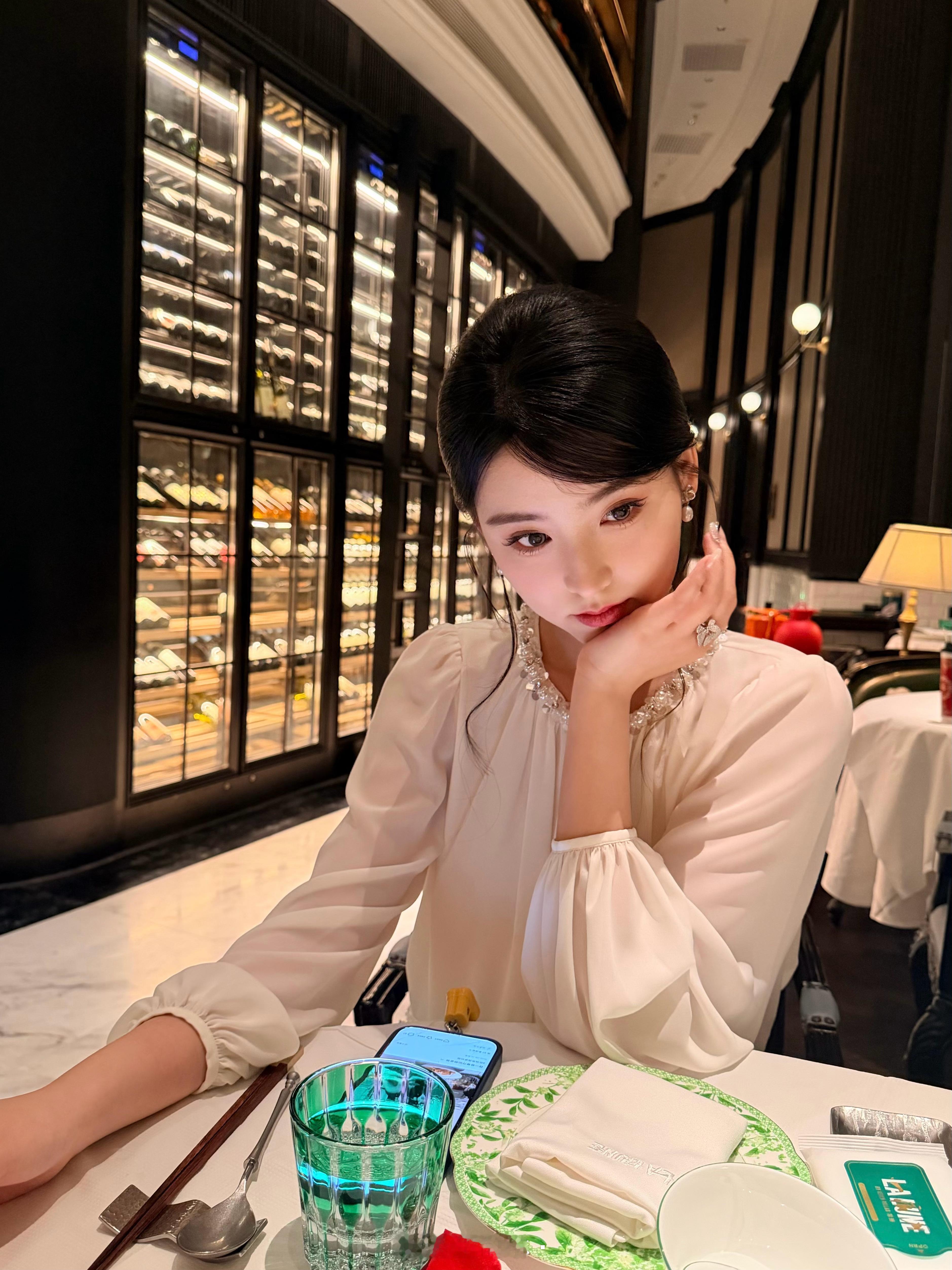 此刻最好的都在身边啦新的一岁继续做相信自己的勇敢女士吧🎂 