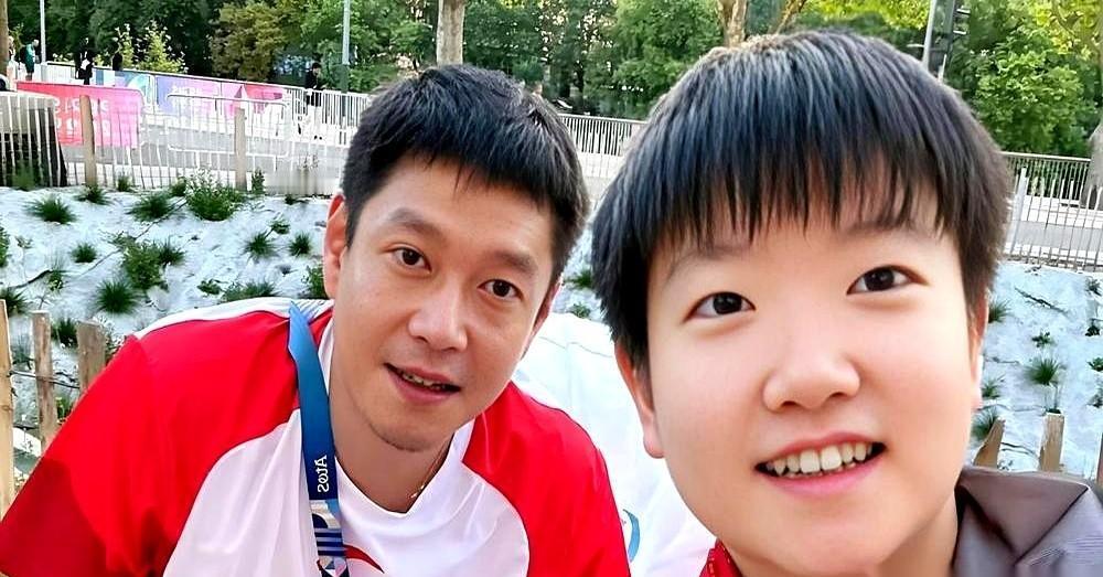 她七岁练球，十五岁进国家队，教练组给她打7.1分，排第五。
没人觉得她能扛大旗。