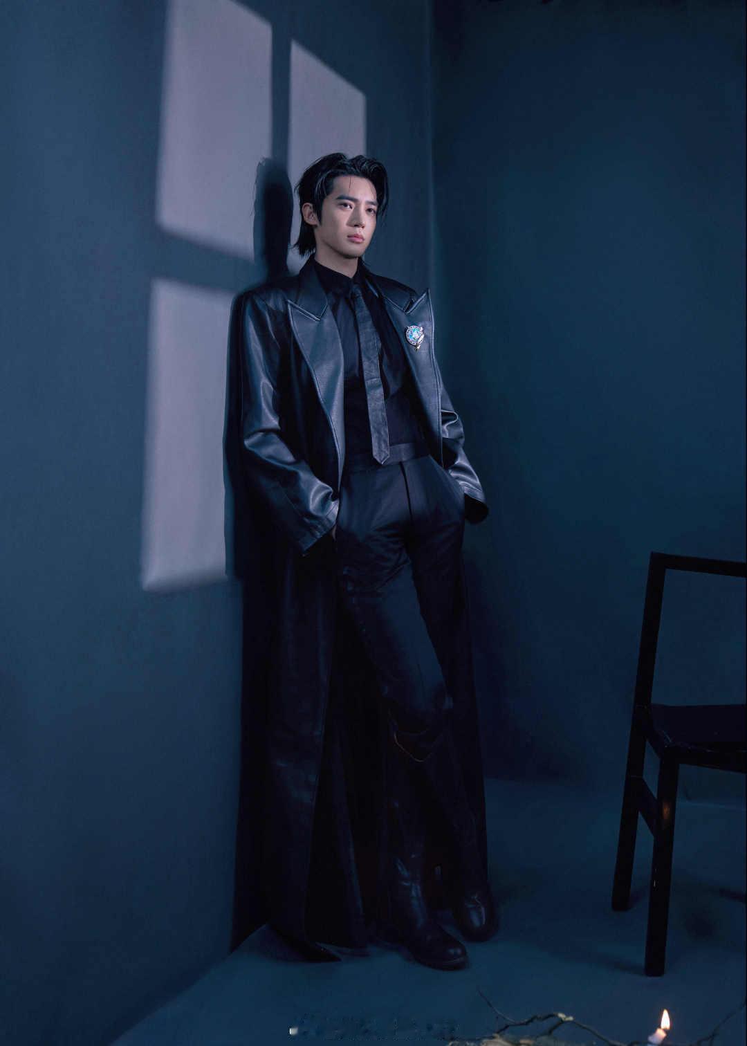 于适这个杀手不太冷  于适这造型真的太棒了，湿发大背头完全就是他的杀手锏啊！期待