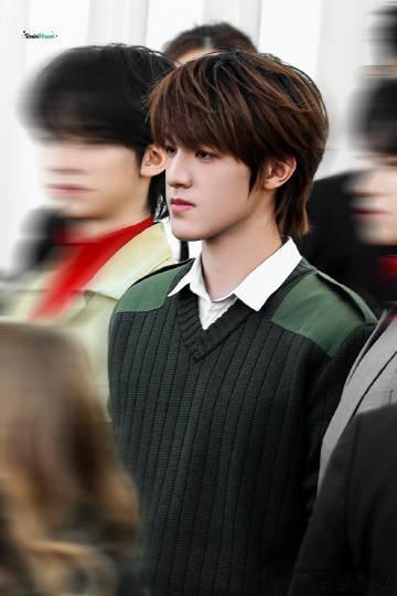 张泽禹状态张泽禹的手镯 哇哦！张泽禹亮相米兰Prada大秀，状态好到没话说！他身