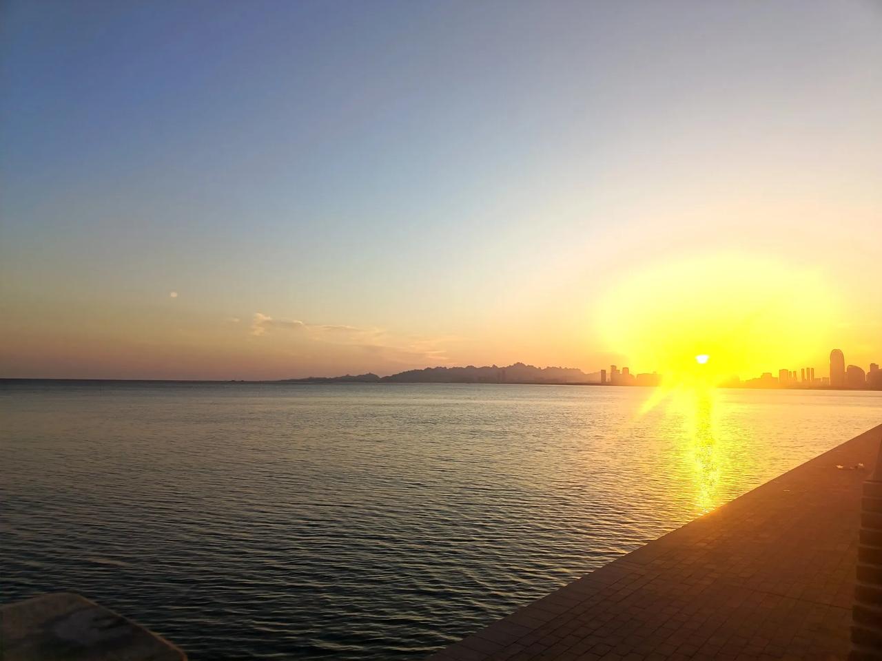 孟子《五伦》曰：

于君臣，要敬忠；
于父母，要敬孝；
于兄弟，要敬爱；
于夫妻