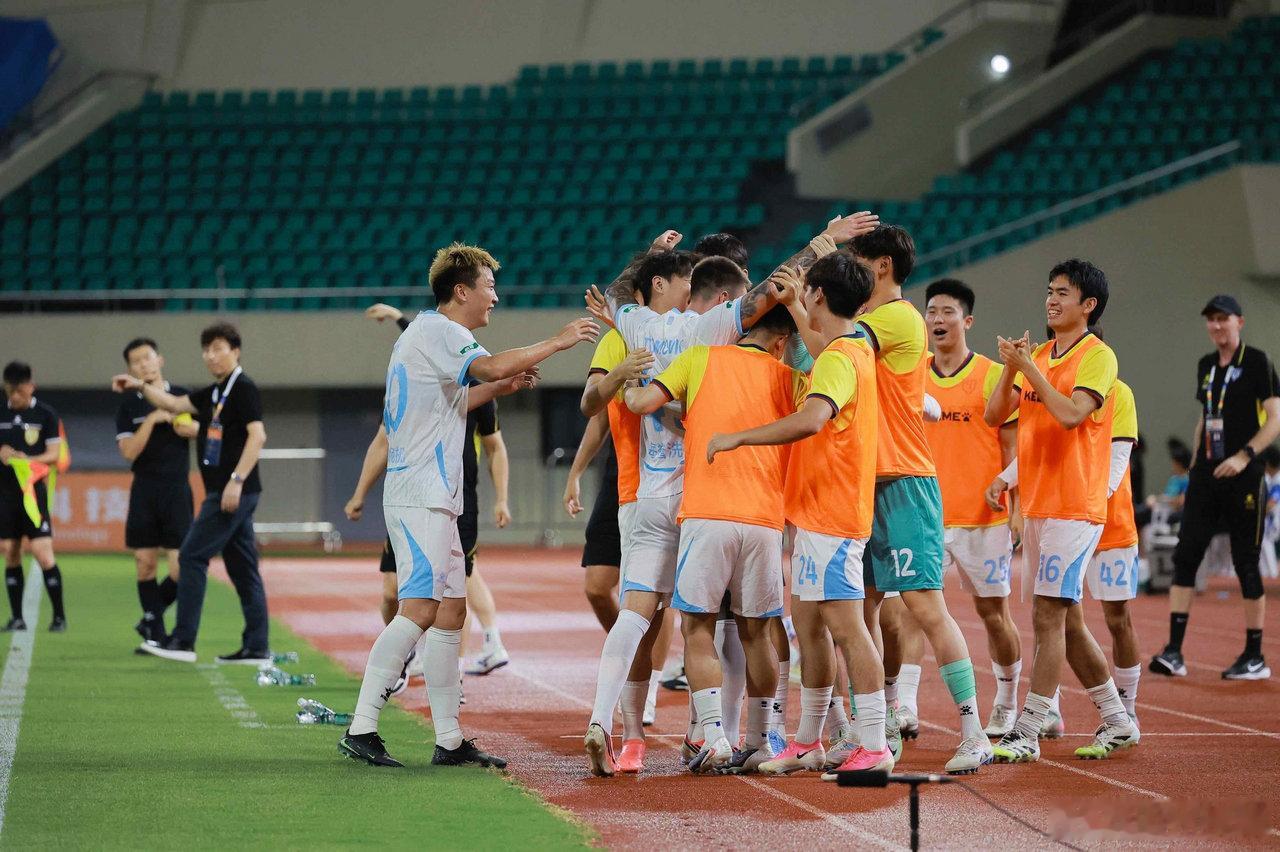 宁波FC力克佛山南狮收获四连胜 7月13日，中甲第14轮，宁波FC坐镇慈溪体育中