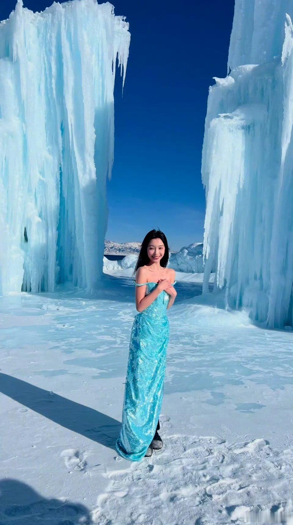 网友在赛里木湖偶遇易梦玲网友赛里木湖偶遇易梦玲 网友在赛里木湖偶遇易梦玲 