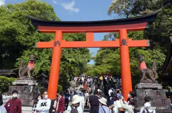 近日，大陆提醒公民暂时避免前往日本，部分网民却叫好，喊着“太好了，日本清净了”。