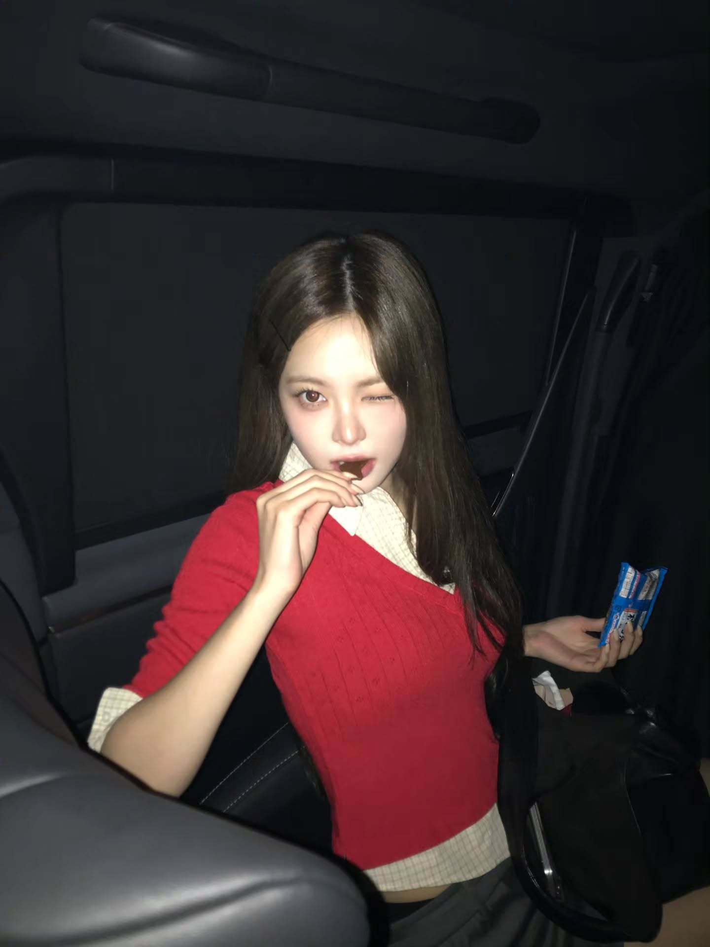 LESSERAFIM🐥微笑忙内洪恩採 【IG】280618 洪恩採更新8️⃣월
