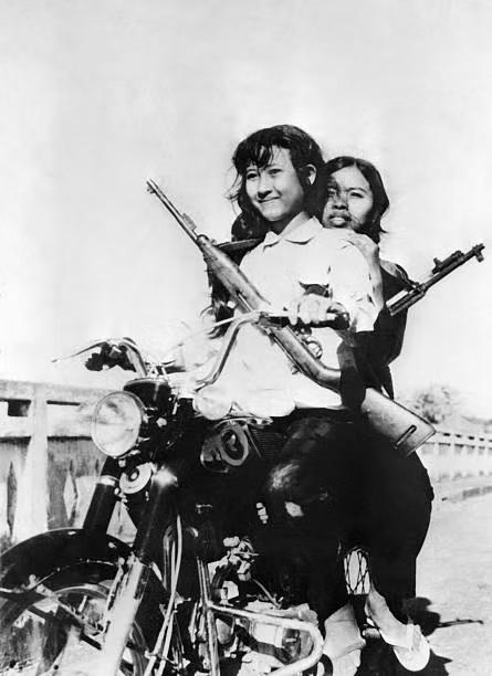 大神们甄别得出这是1970年代末东南亚地区什么武装力量不？老照片