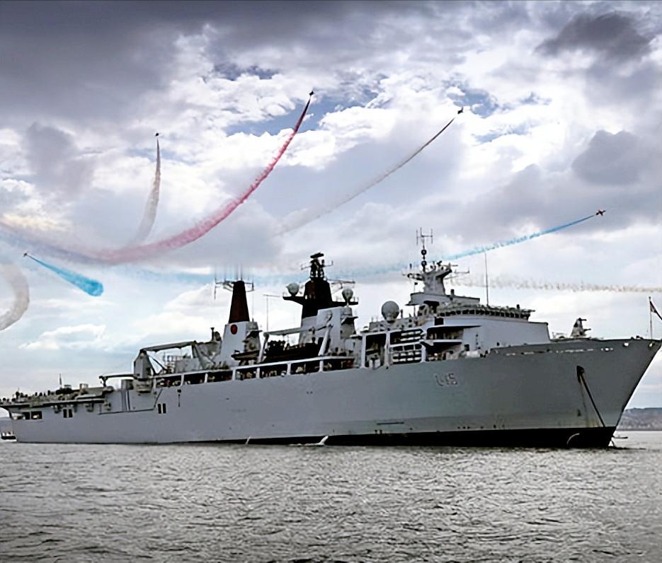 最近英国皇家海军干了件让人大跌眼镜的事，直接在国内掀起了轩然大波，他们花了足足 