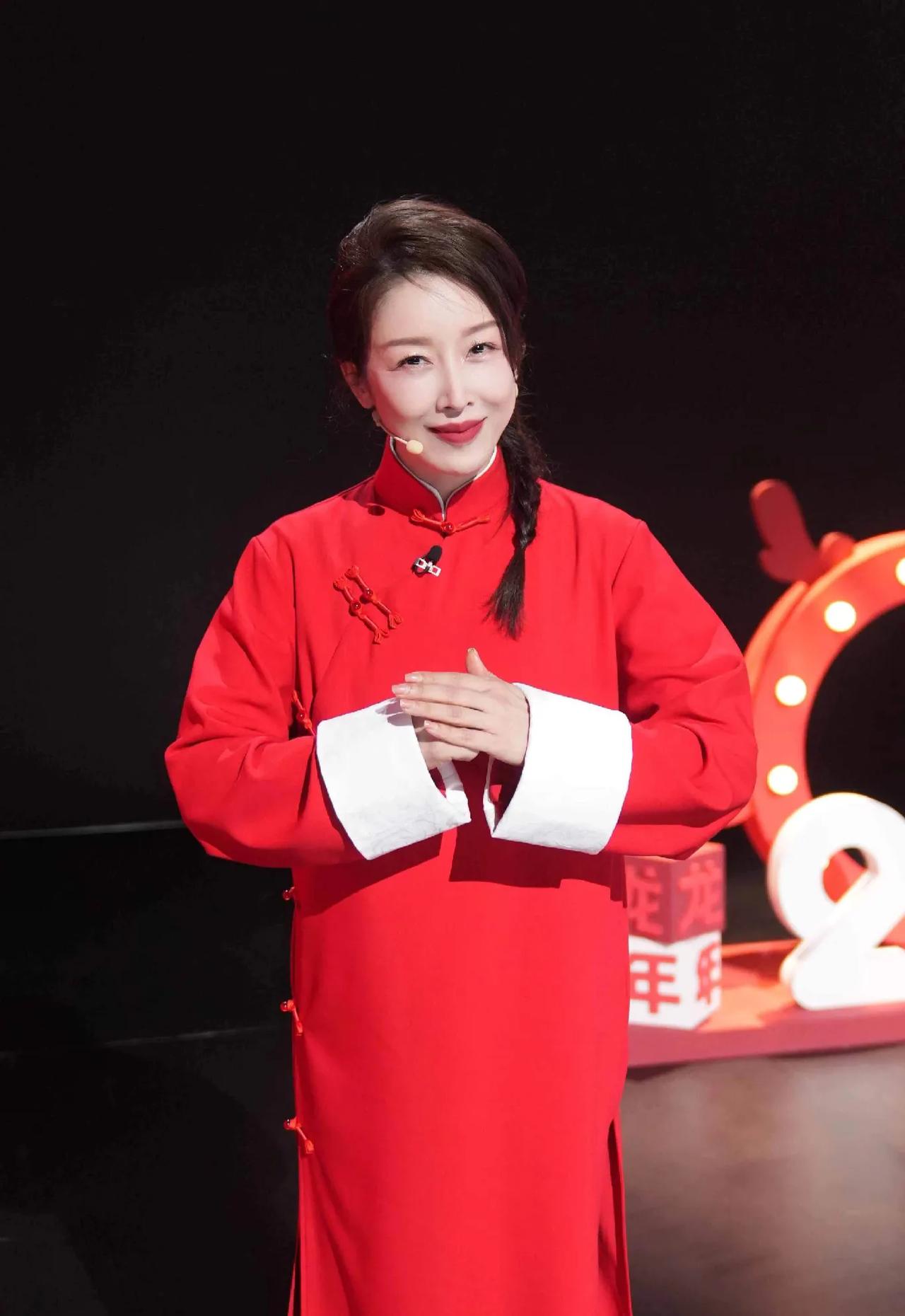 著名歌手孙悦和岳云鹏合作说相声，孙悦状态引发热议。不得不说，孙悦的长相真是越老越