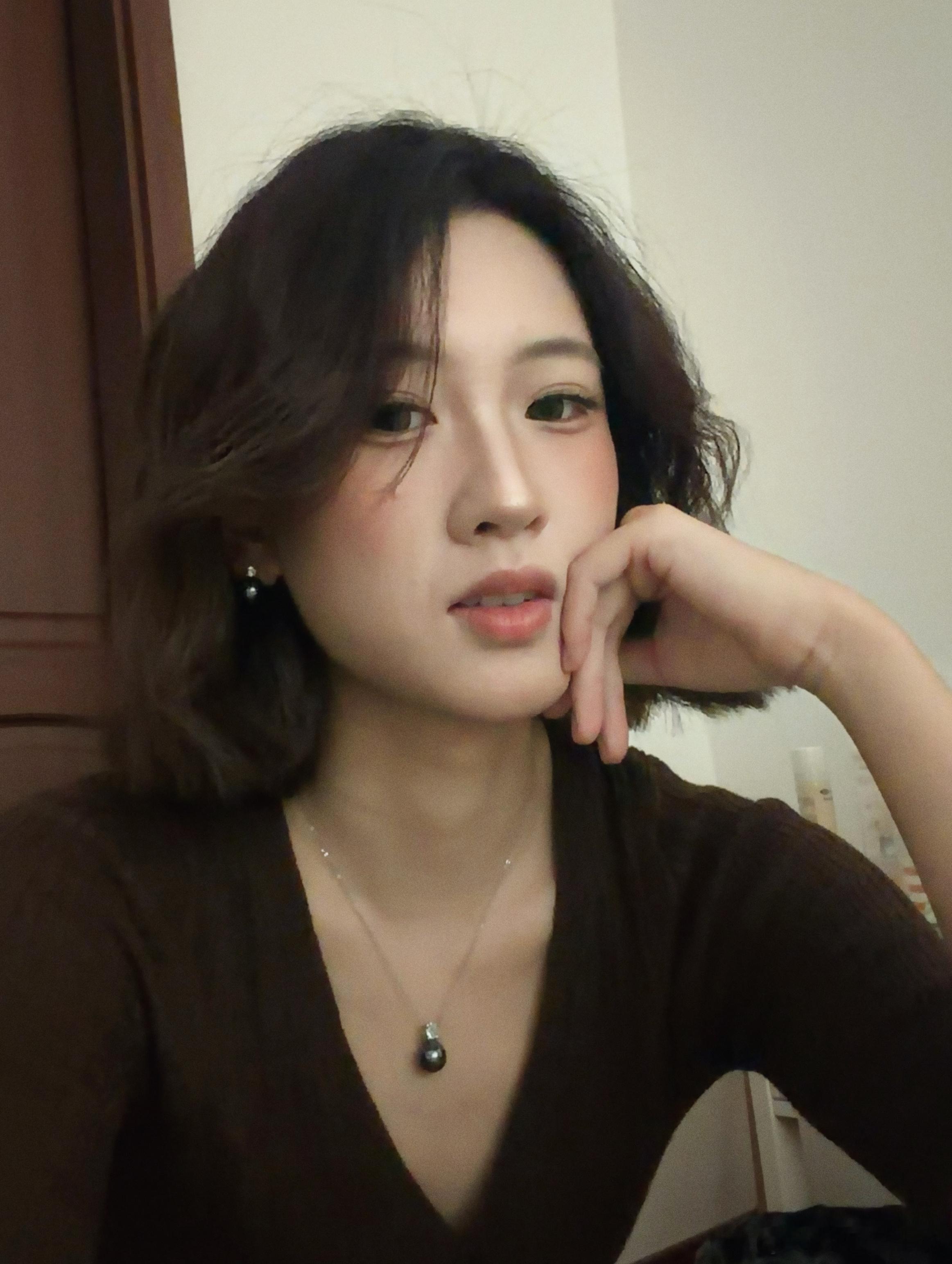 回归短发！！！！！！耶其实是我回了趟家和我表姐石头剪刀布输了然后剪了、人生需要一