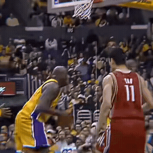 看姚明集锦，你会直观的发现为什么早些年的 NBA 那么受欢迎，而当下的 NBA 