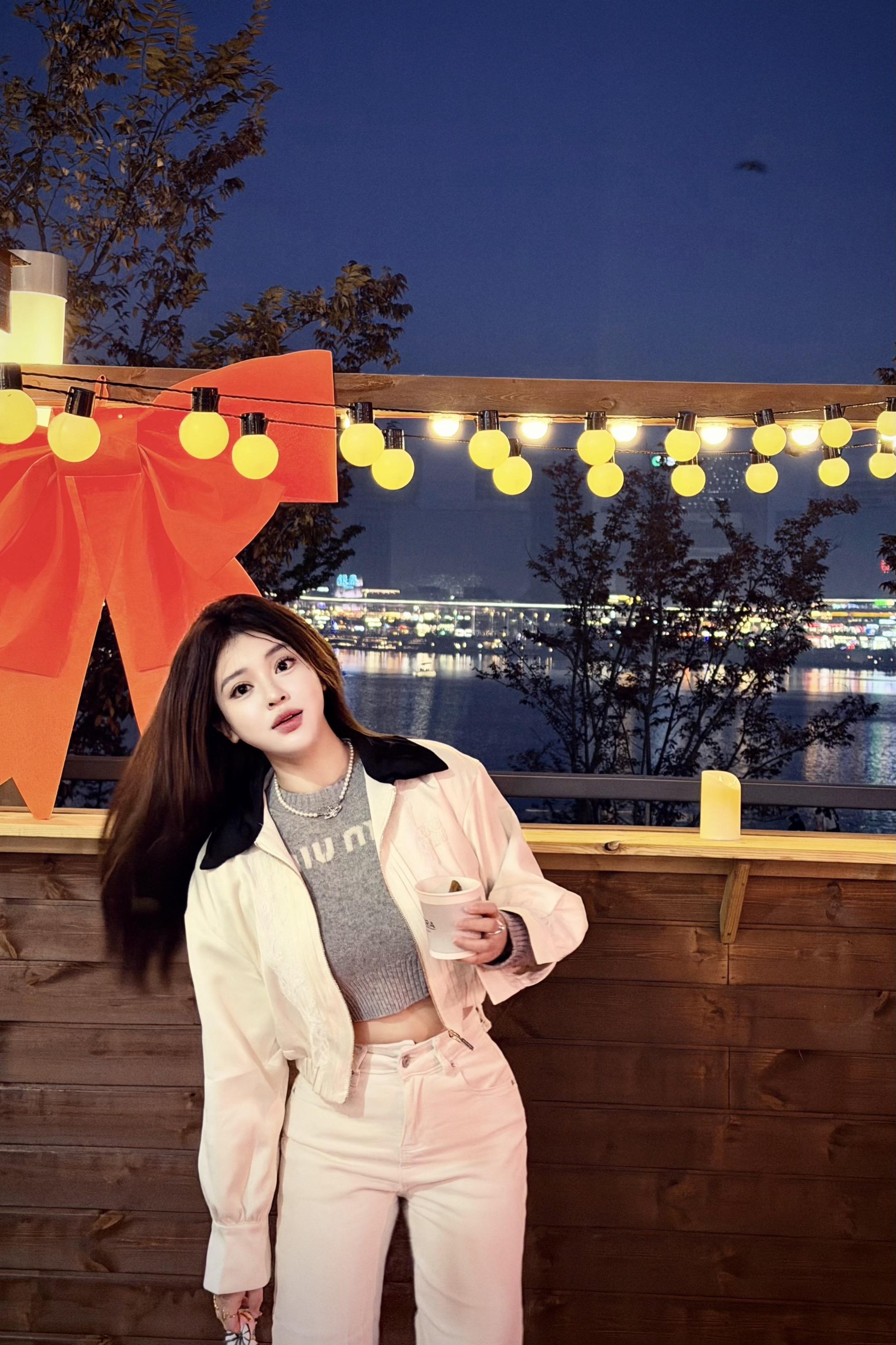 你总觉得自己不够漂亮，但爱是最好的滤镜