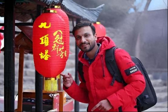 大批美国游客涌入中国，回国后坦言：客观对比，中国比美国强多了。光今年一季度上海一
