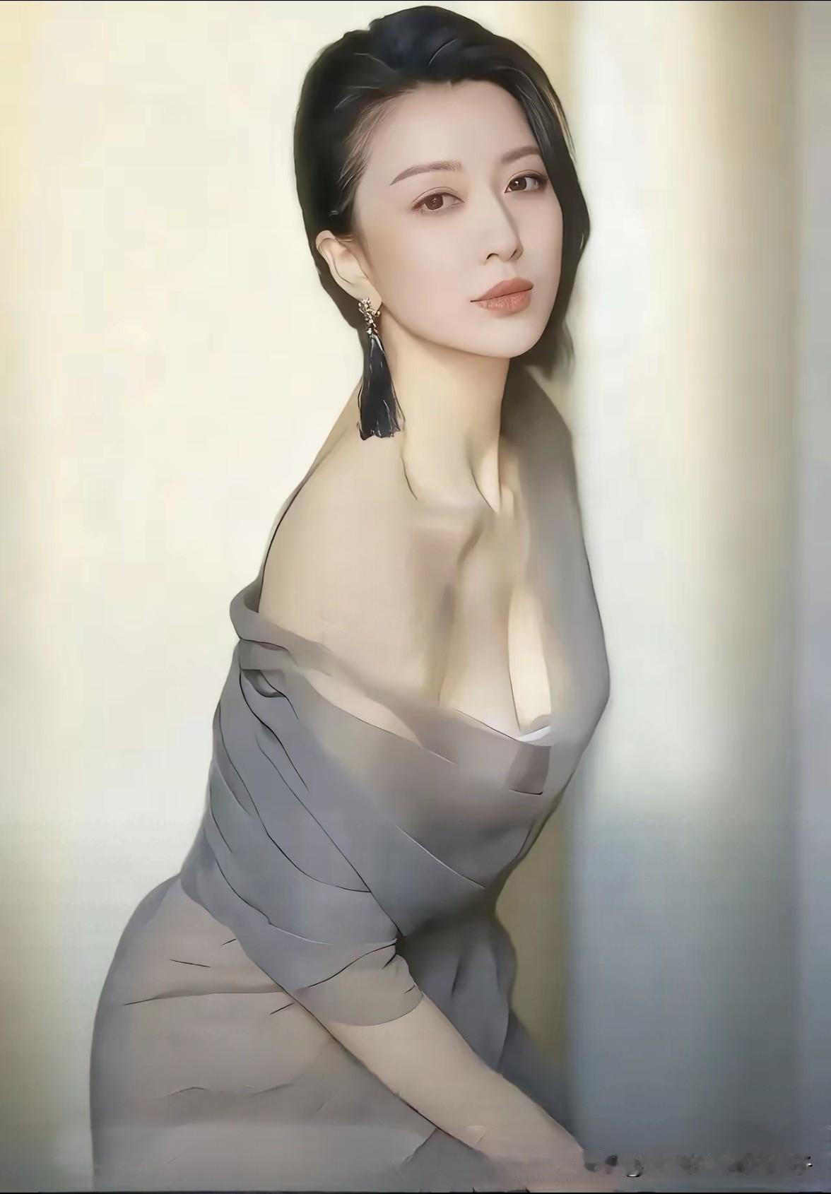 寒冷的夜，总能勾起很多思绪。
这样的夜，让人想躲在温暖被窝，回忆过往。或许是一段