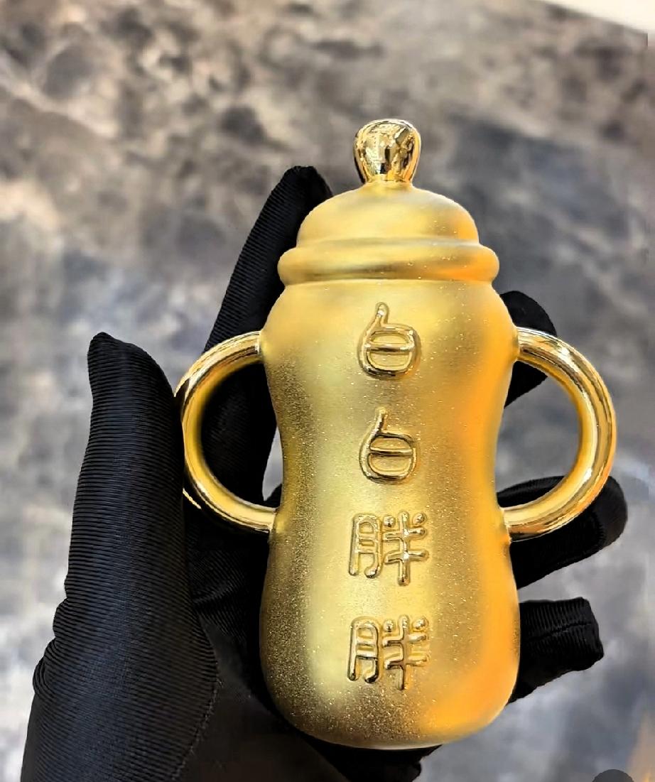 手里有持有黄金的人，
估计现在已经气得血压飙升了，
 昨天还在904，今天开盘直