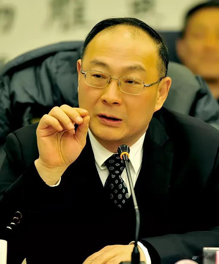 金灿荣解释为何不着急收复台湾，我觉得老金说的很有道理。
金教授说，军事上已经不是